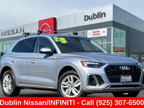 Used 2023 Audi Q5 2.0T Premium w/ Convenience Package AWD/4WD image 2