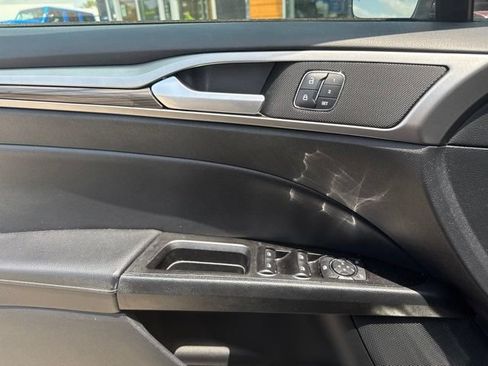Used 2018 Ford Fusion SE w/ Fusion SE Technology Package FWD image 7