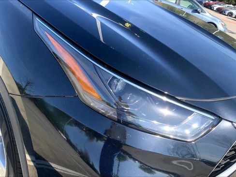 Used 2023 Toyota Highlander LE AWD/4WD image 44