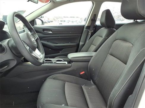 Used 2024 Nissan Altima 2.5 SV image 13