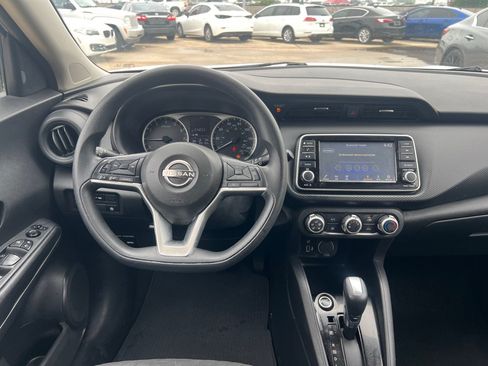 Used 2022 Nissan Kicks S FWD image 15
