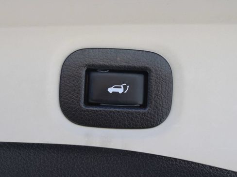 Used 2019 Nissan Rogue SV FWD image 9
