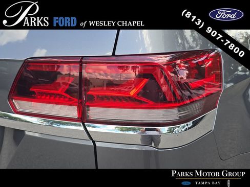 Used 2023 Volkswagen Atlas SE w/ Panoramic Sunroof Package FWD image 7