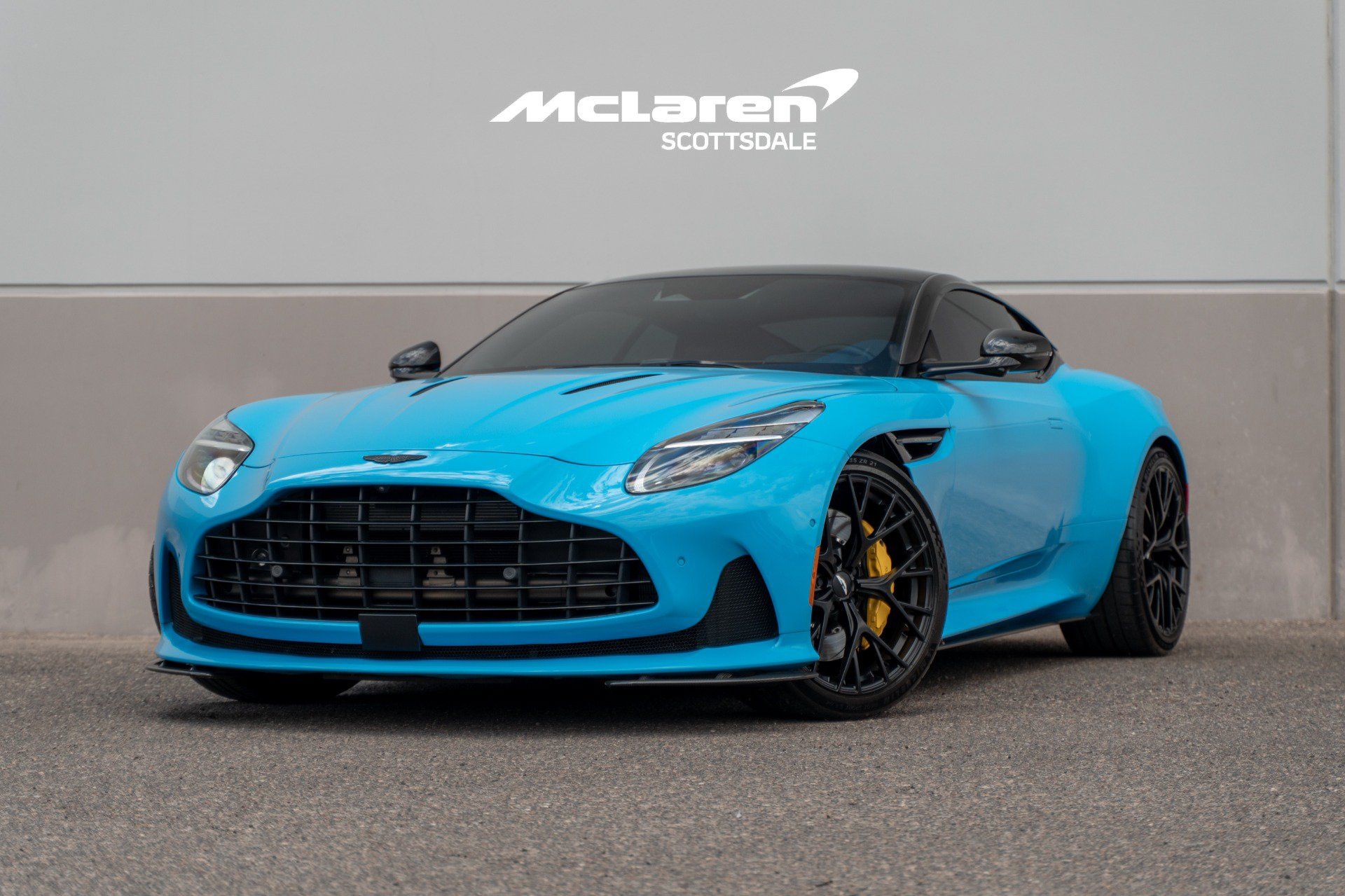 Used 2024 Aston Martin DB12 Coupe RWD image 2