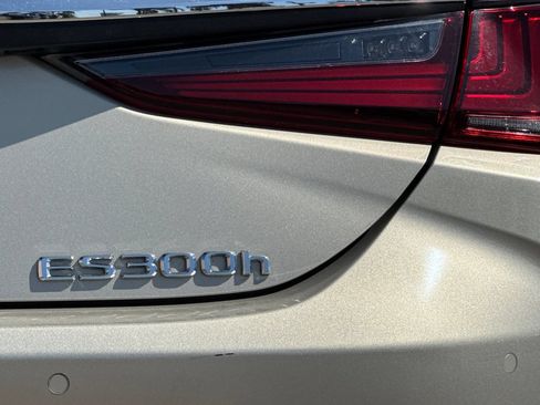 Certified 2025 Lexus ES 300h w/ Premium Package FWD image 30