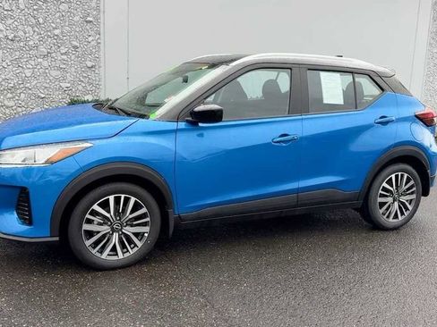 Certified 2024 Nissan Kicks SV image 2
