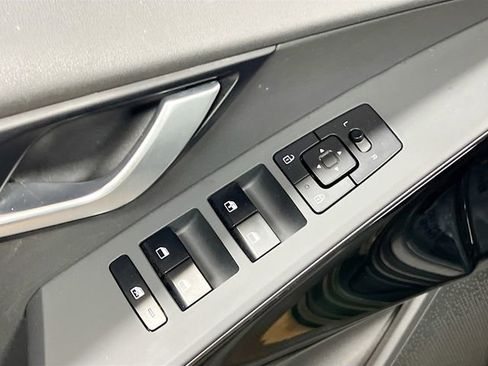 Certified 2025 Kia Niro Wind FWD image 18