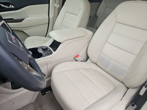 Used 2023 GMC Acadia Denali w/ Denali Ultimate Package image 15