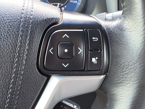 Used 2017 Toyota Sienna XLE Premium FWD image 18