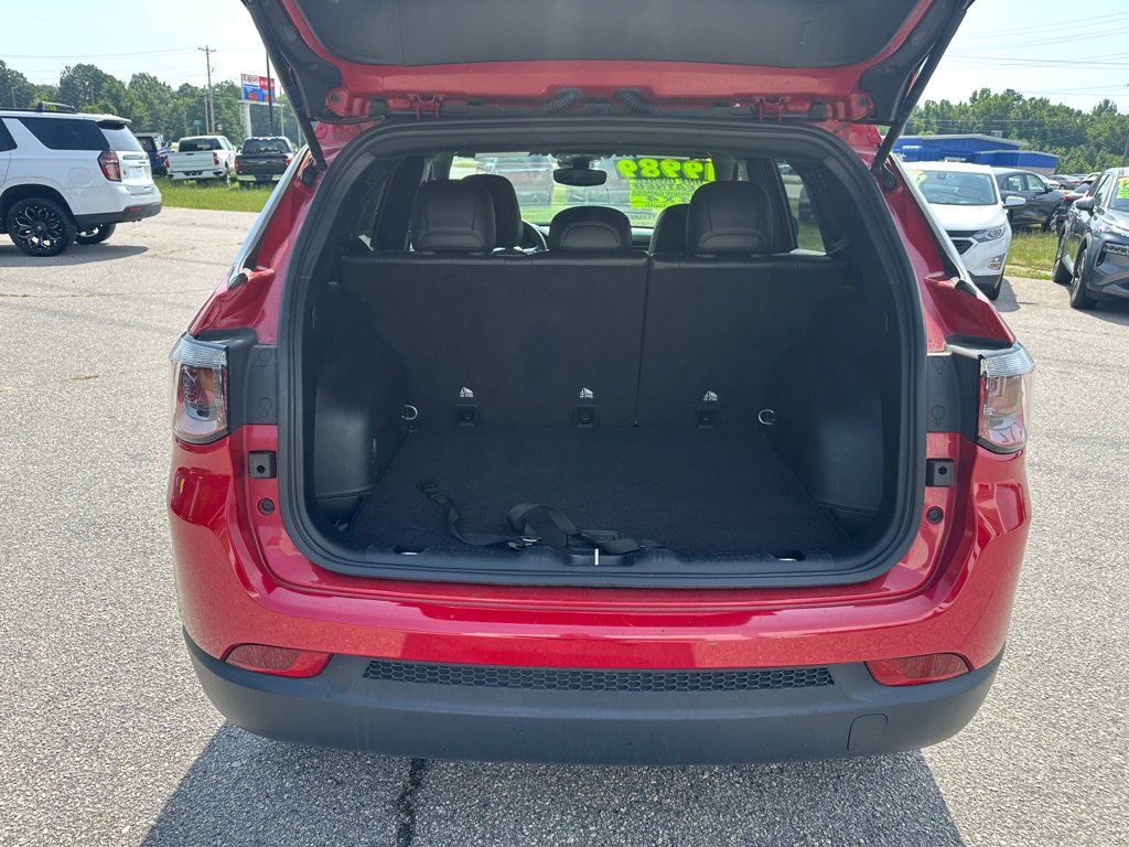 Used 2024 Jeep Compass Latitude AWD/4WD image 10