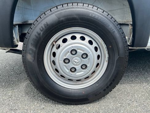 Used 2025 RAM ProMaster 2500 w/ Convenience Group FWD image 16
