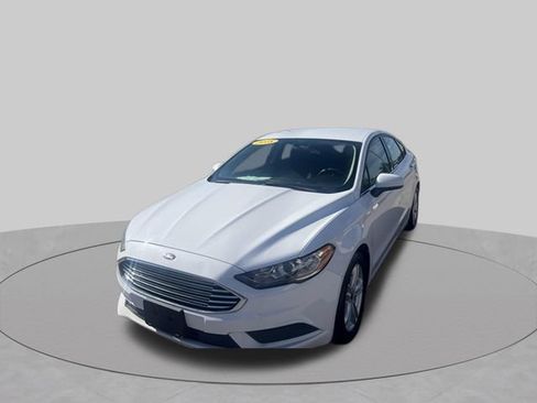 Used 2018 Ford Fusion SE FWD image 3