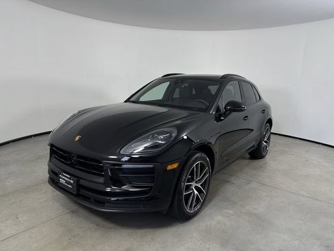 Certified 2025 Porsche Macan AWD/4WD image 1