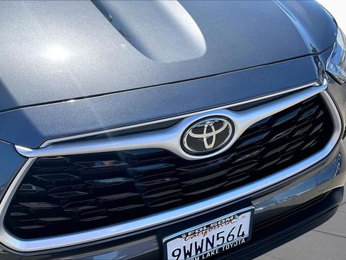Used 2022 Toyota Highlander XLE FWD image 29