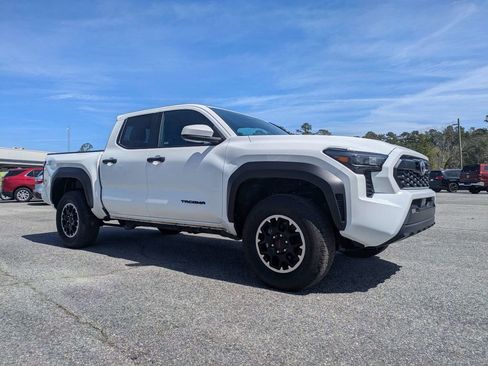 Used 2025 Toyota Tacoma TRD Off-Road image 2