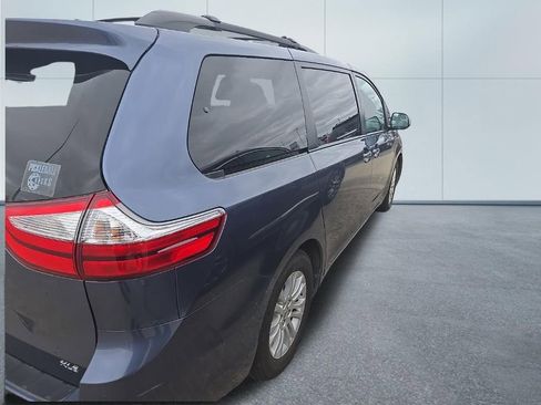 Used 2016 Toyota Sienna XLE FWD image 5