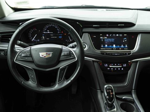Used 2017 Cadillac XT5 Luxury image 19