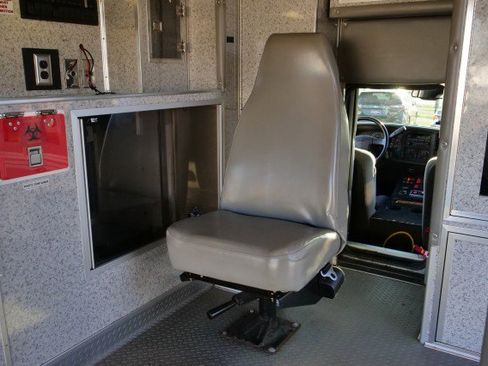 Used 2006 GMC Sierra 3500 SLE w/ Heavy-Duty Power Package image 49