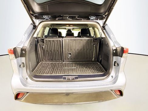 Certified 2022 Toyota Highlander Limited image 28