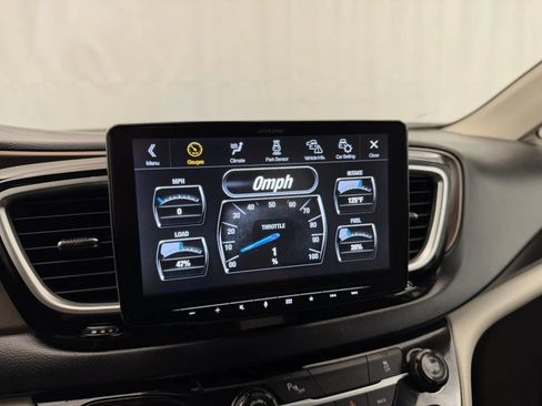 Used 2017 Chrysler Pacifica Touring-L FWD image 15