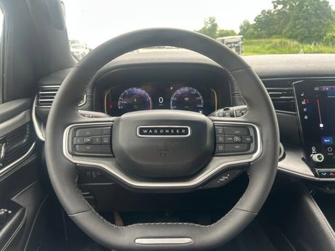 Used 2025 Jeep Wagoneer L Series II w/ 8-pass Seating Package AWD/4WD image 19