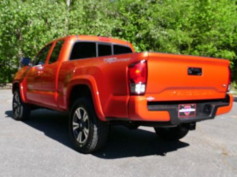 Used 2016 Toyota Tacoma TRD Sport w/ Towing Package RWD image 29
