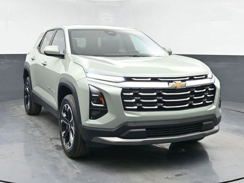 Used 2026 Chevrolet Equinox LT AWD/4WD image 2