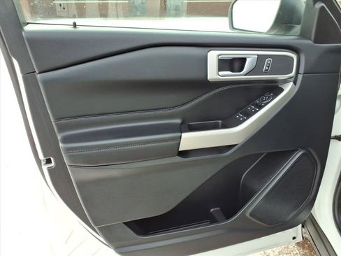 Used 2022 Ford Explorer XLT w/ Equipment Group 202A image 13