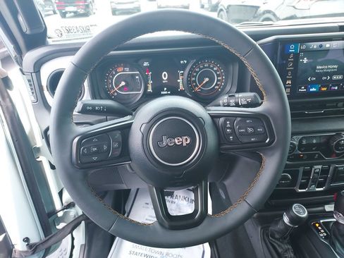 Used 2024 Jeep Wrangler Unlimited Sport AWD/4WD image 17