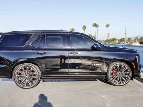 Used 2025 Cadillac Escalade V AWD/4WD image 13
