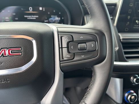 Used 2023 GMC Yukon SLT AWD/4WD image 16