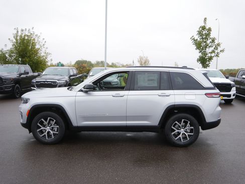 New 2025 Jeep Grand Cherokee Limited image 2