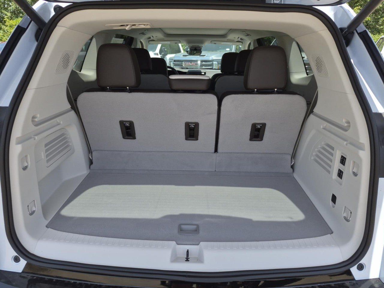 New 2026 GMC Acadia Denali w/ Super Cruise Package AWD/4WD image 8