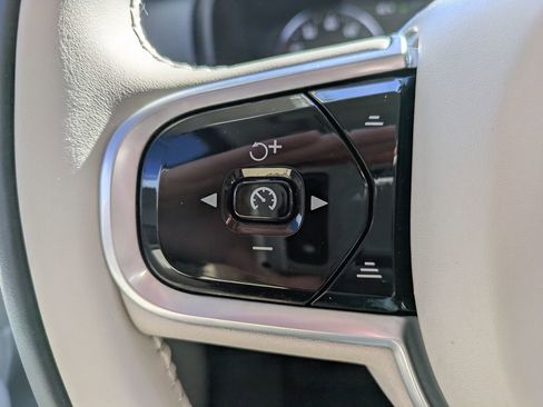 Used 2020 Volvo XC90 T5 Momentum w/ Protection Package Premier image 24