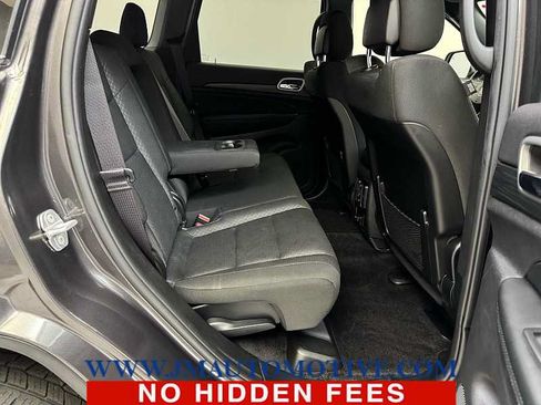 Used 2019 Jeep Grand Cherokee Laredo w/ Security & Convenience Group AWD/4WD image 17