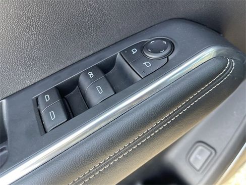 Used 2025 GMC Acadia Elevation image 13