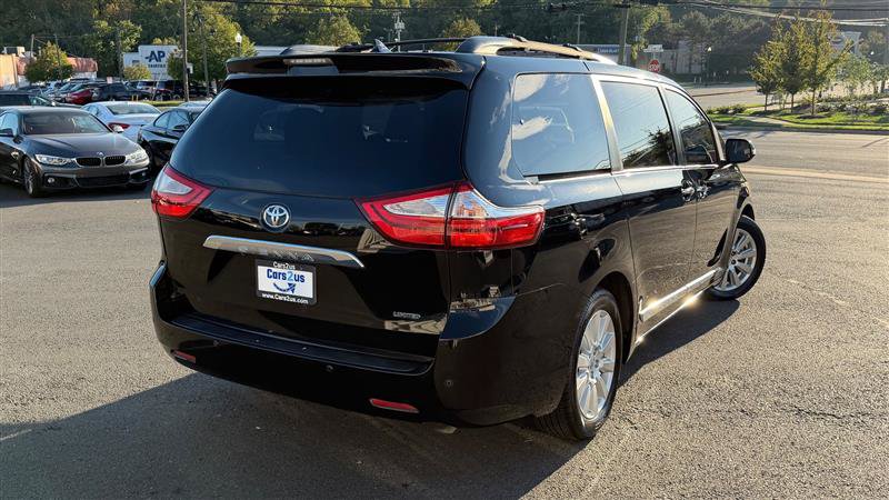 Used 2017 Toyota Sienna Limited Premium FWD image 5