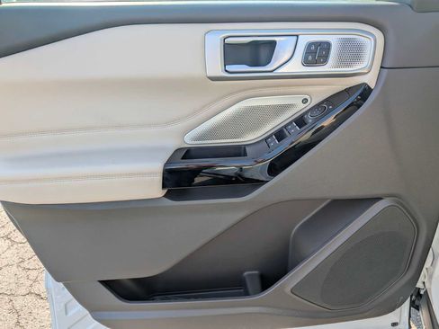Certified 2023 Ford Explorer Platinum w/ Technology Package AWD/4WD image 15