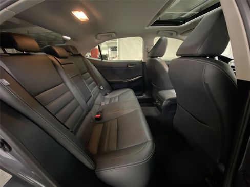 Used 2017 Lexus IS 300 AWD image 29