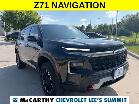 Used 2024 Chevrolet Traverse Z71 AWD/4WD image 2
