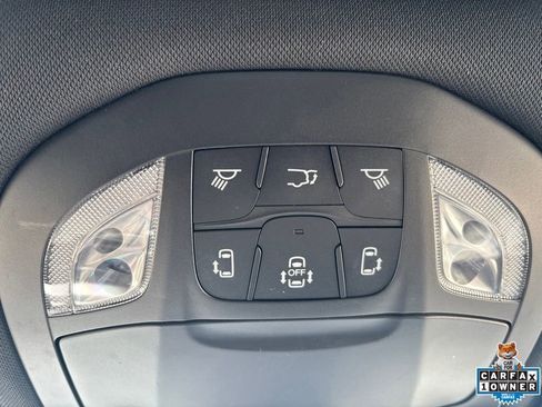Used 2025 Chrysler Pacifica Limited AWD/4WD image 4