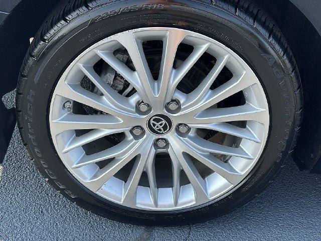 Used 2018 Toyota Camry XLE FWD image 9