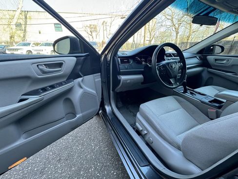 Used 2016 Toyota Camry LE FWD image 13