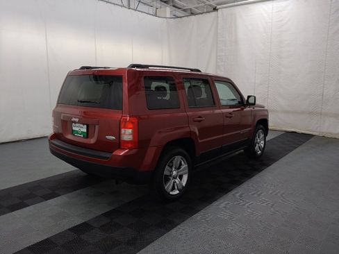 Used 2014 Jeep Patriot Latitude AWD/4WD image 9