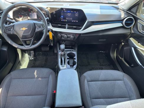 Used 2024 Chevrolet Trax LS w/ LS Convenience Package FWD image 16