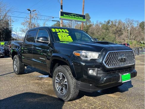 Used 2019 Toyota Tacoma TRD Sport image 1