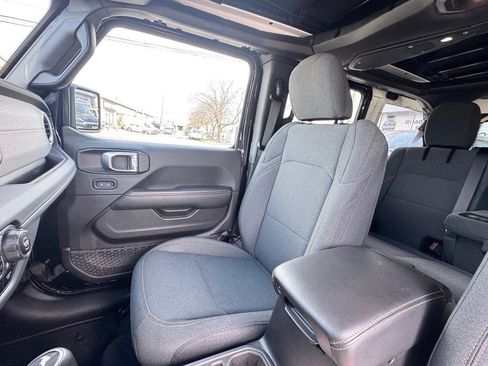 Used 2025 Jeep Wrangler Unlimited Sahara w/ Safety Group image 14