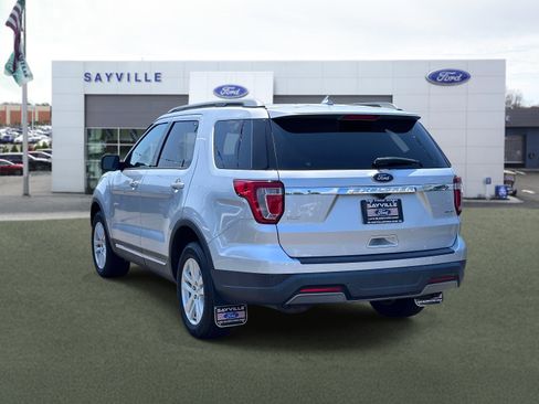 Used 2019 Ford Explorer XLT w/ Equipment Group 202A AWD/4WD image 4