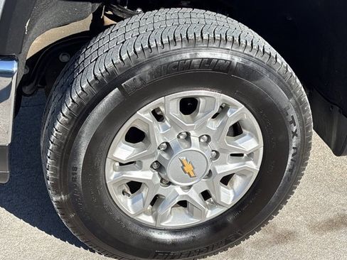 Used 2024 Chevrolet Silverado 2500 LT image 11