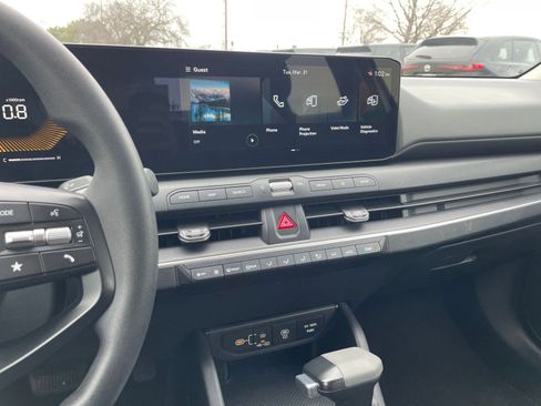 Used 2025 Kia K4 LXS image 17